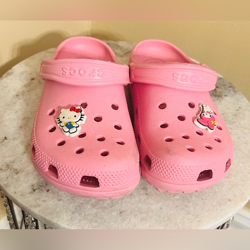 Hello Kitty Pink Crocs Women’s Size 7 | Cute Sanrio Charm Clogs